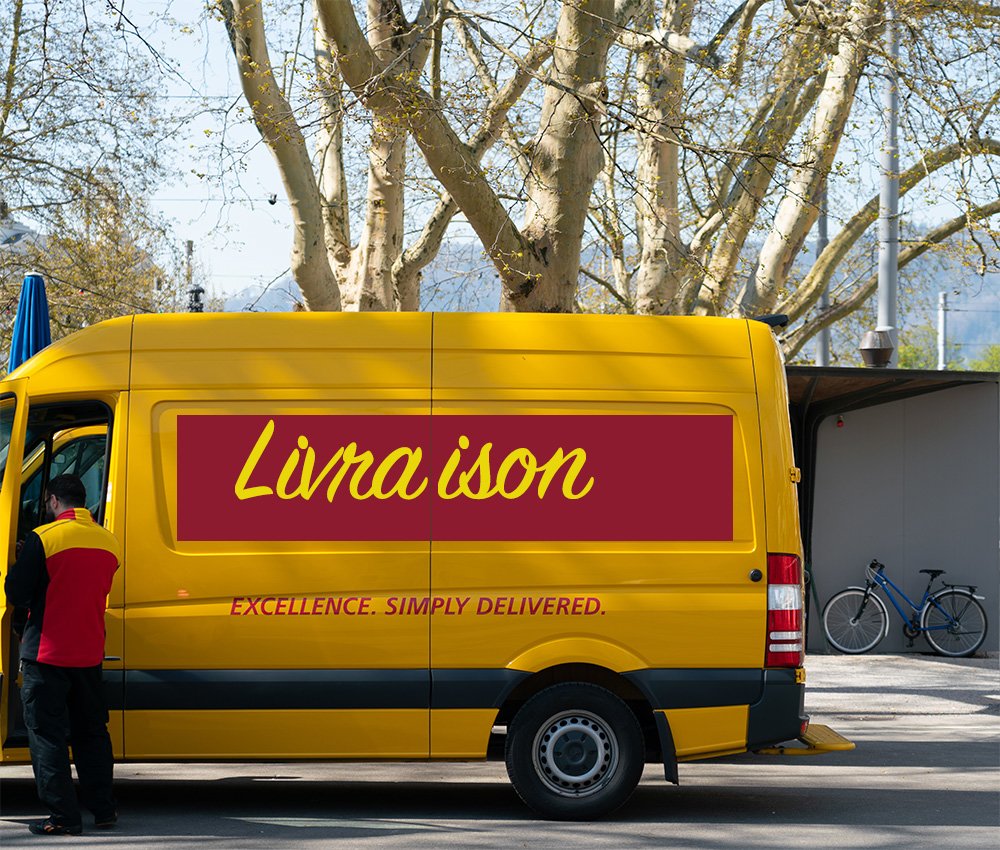 Camion jaune et rouge sur lequel est inscrit "Livraison" (Vendredi fou)