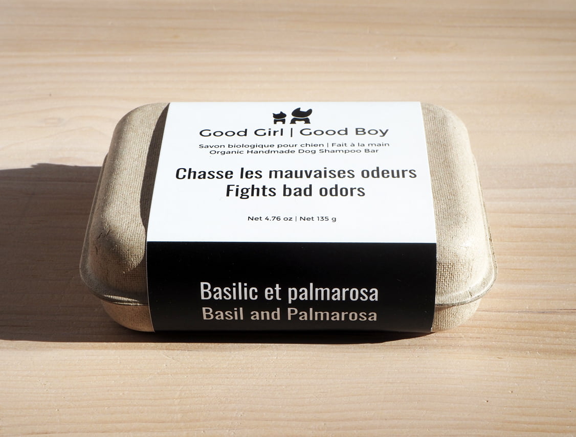 Good Girl | Good Boy | Savon emballé sur une surface éclairée